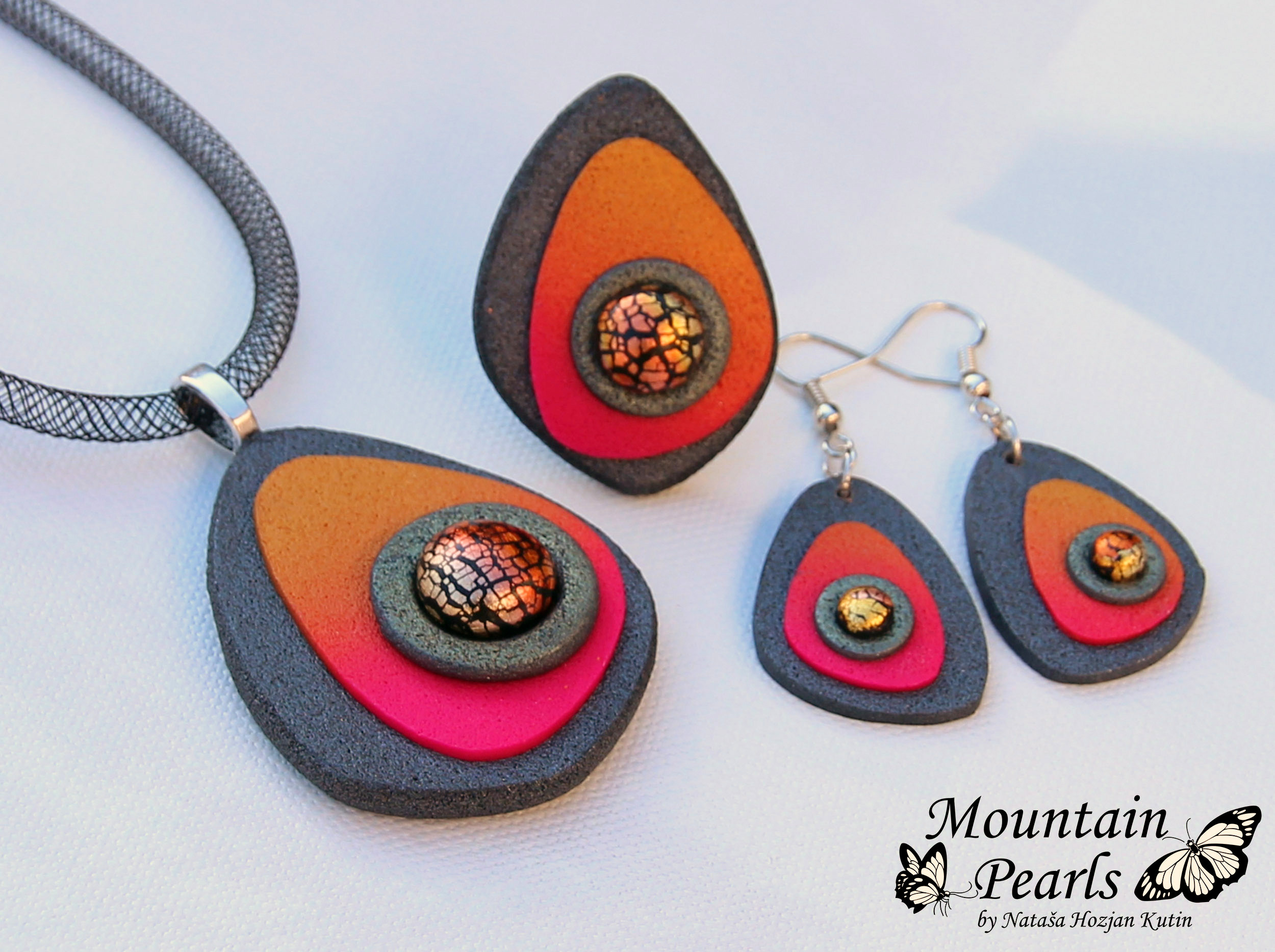A clay jewelry set with unique techniques used